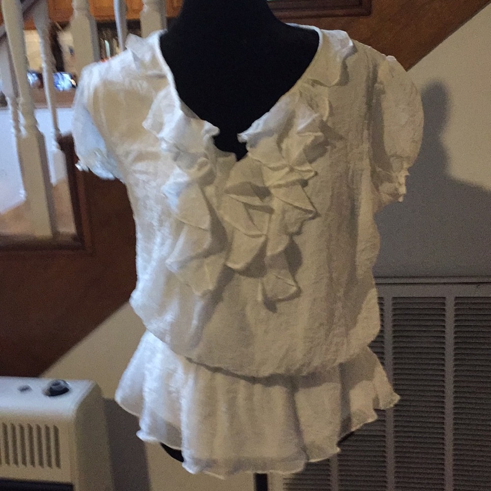 Whit ruffles
